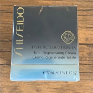 Future Solution LX Total Regenerating Cream